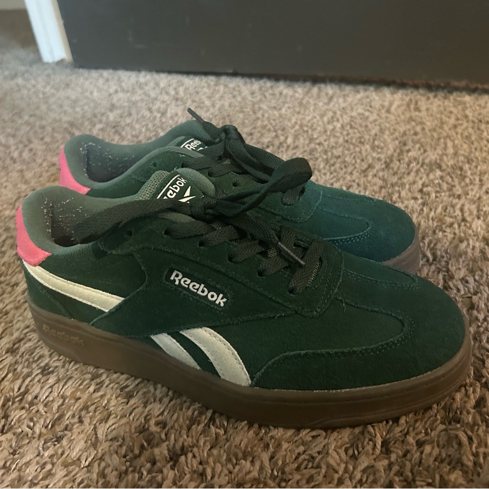 Reebok Like New Green and Pink Sneakers